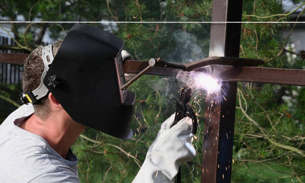 How Should Ideal Work Gloves Be For Welders?