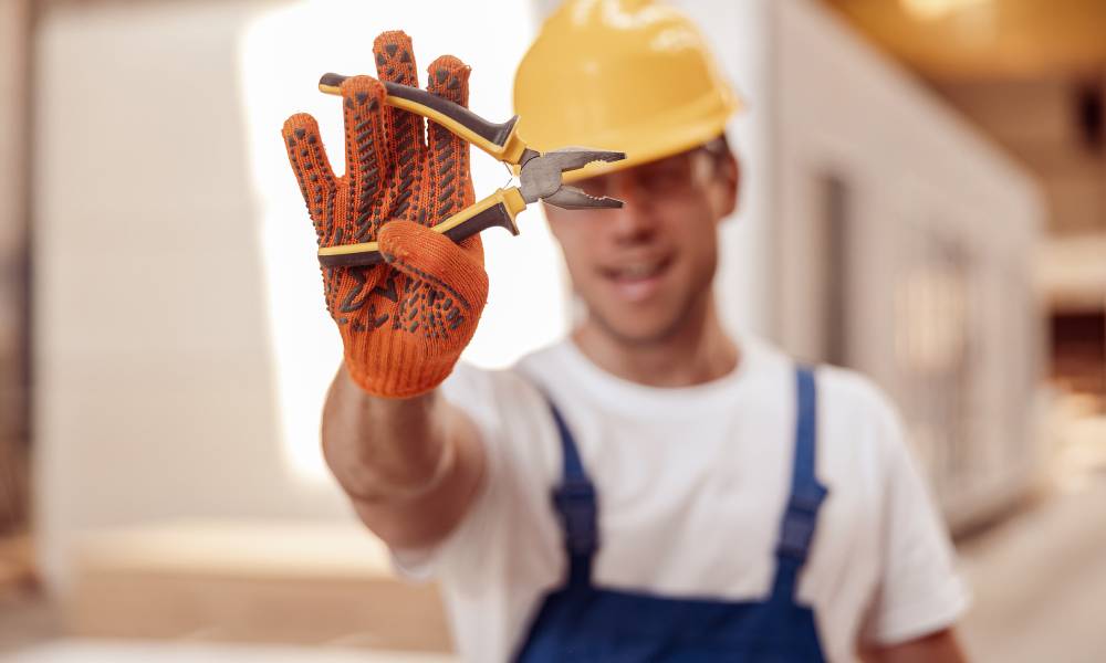 Must Use in Electrical Contact: Work Gloves